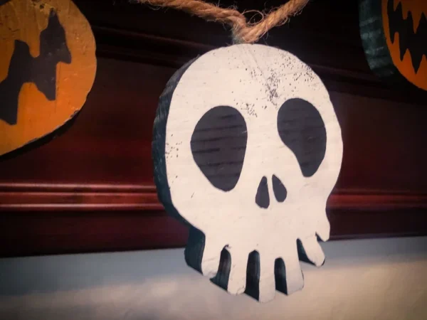 Halloween wooden skull garland decoration.