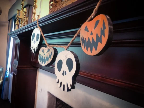 Halloween garland with skulls and pumpkins