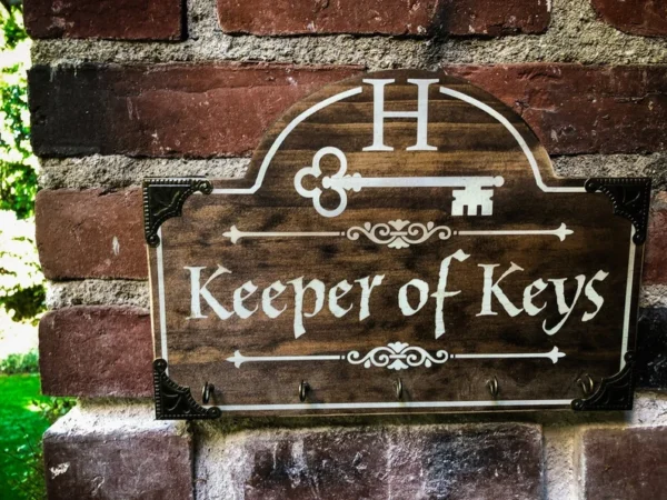 Wooden key holder sign: Keeper of Keys.