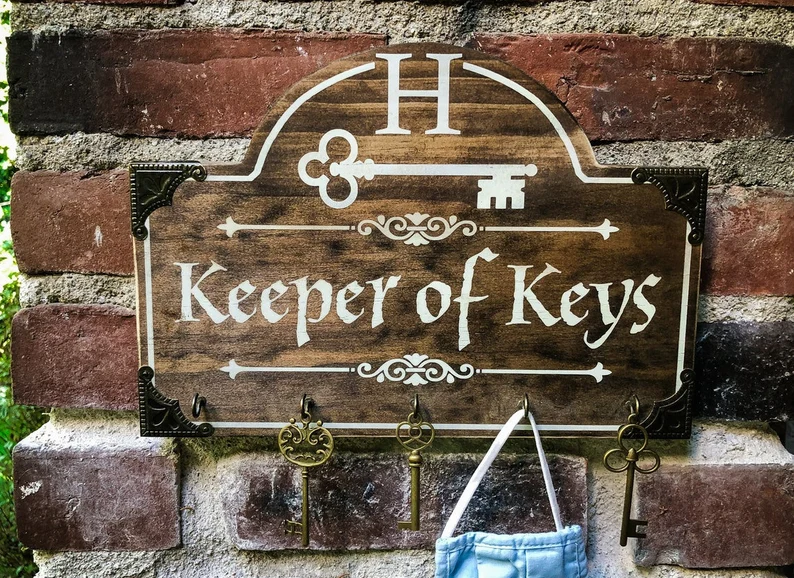 Wooden key holder sign: Keeper of Keys.