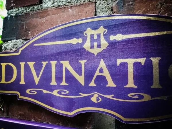 Here's an alt tag for the image: Purple Divination sign, Hogwarts house crest.