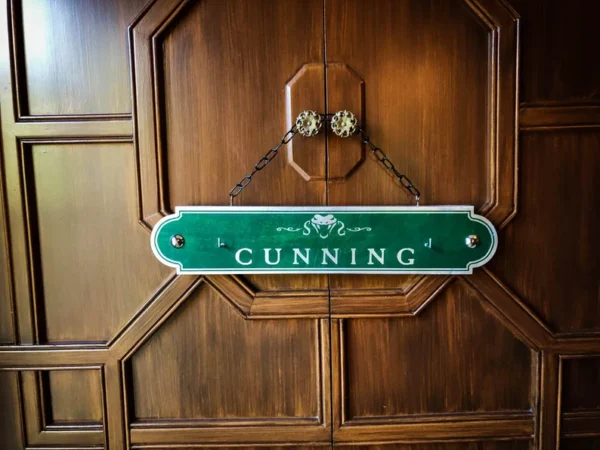 Green sign: Cunning Room door.