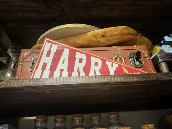 Here's an alt tag for the image: Red pennant: Harry's name.