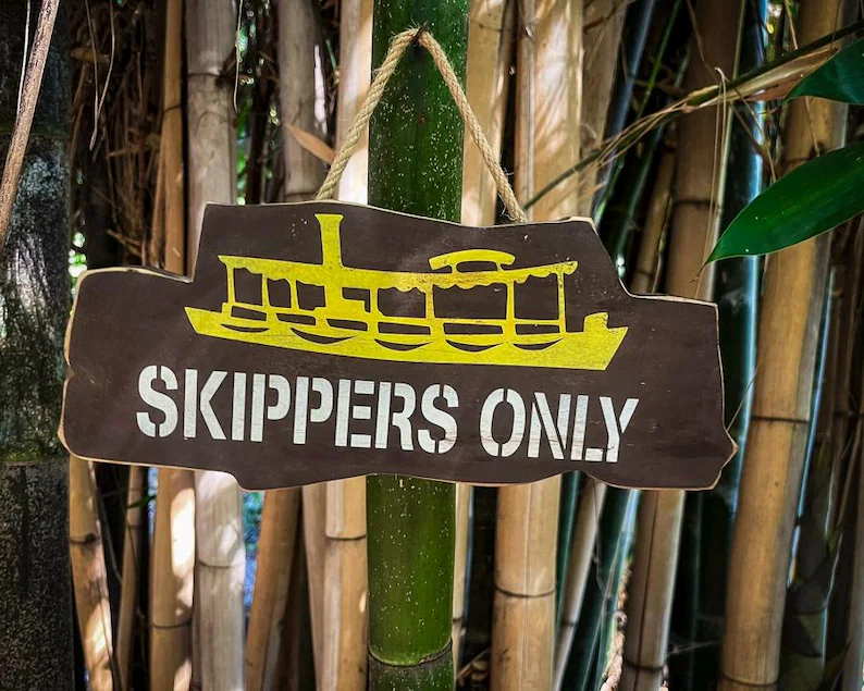 Skippers only sign with boat image.