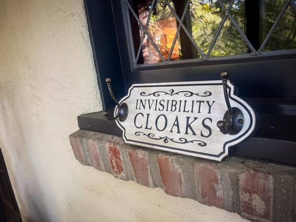 Invisibility cloaks hook sign.